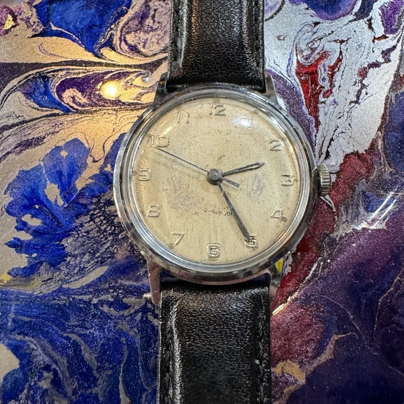 Running manual distressed watch - Picture 10 of 12